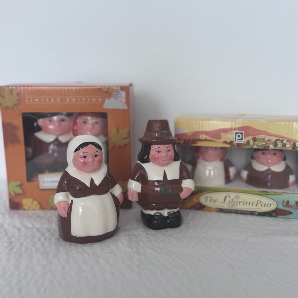 The Pilgrim Pair Limited Edition Salt & Pepper Shaker (2 Sets) And Napkin Holder